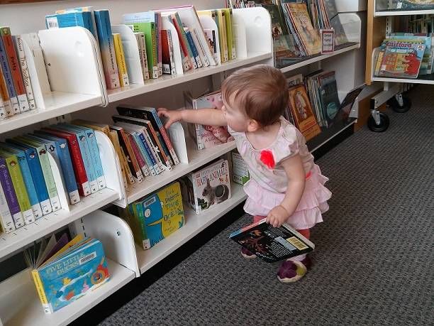 little girl in library