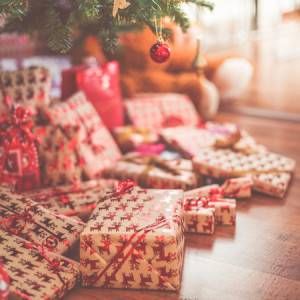 5 Festive Books for Christmas Enthusiasts