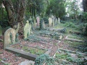 Highgate_cemetery