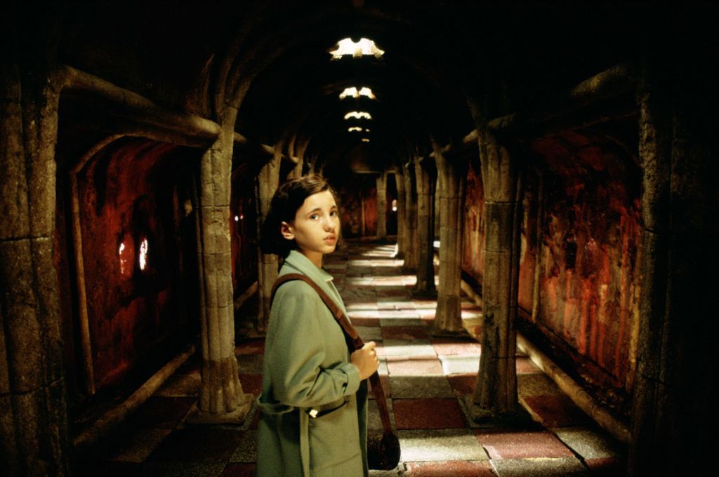 pan's labyrinth still ofelia in hallway guillermo del toro