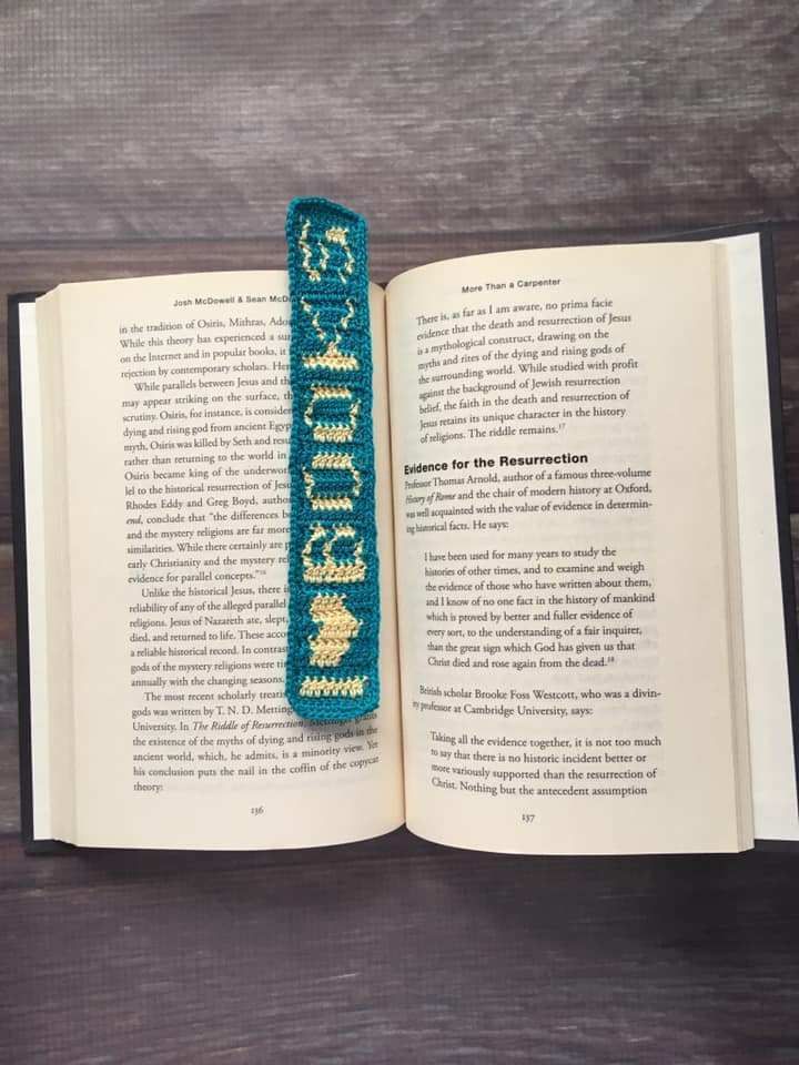 crochet I Love Books bookmark from edyth blayn