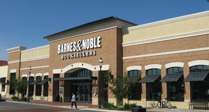 https://commons.wikimedia.org/wiki/Category:Barnes_%26_Noble#/media/File:Barnes_and_Noble_Hendersonville_TN_USA.JPG