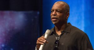 LeVar Burton holding a microphone via Crosa from Nuernberg