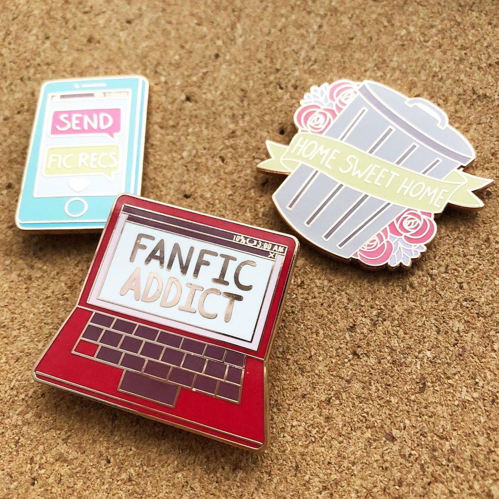 Fandom Life enamel pin set