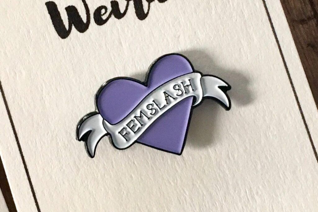 Femslash enamel pin