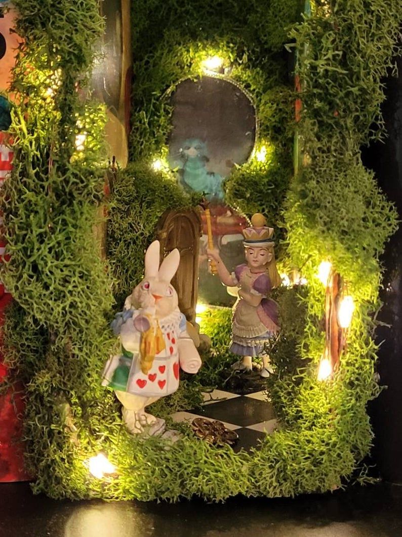 Alice in Wonderland book nook