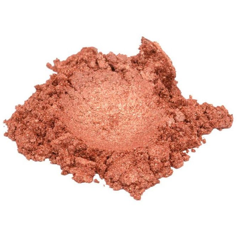 Loose eyeshadow in a coppery red color