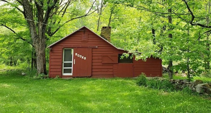 Owl Pen Books barn