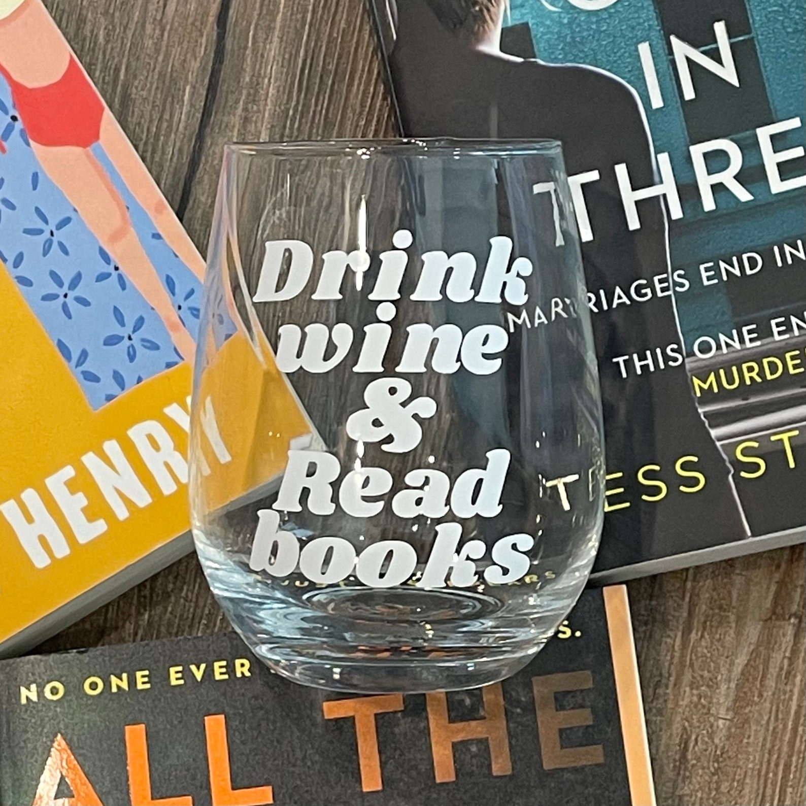Stylish wine glass saying "drink wine & read books"