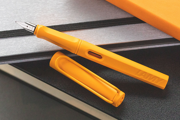 LAMY Safari fountain pen in Mango