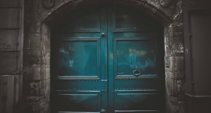 a photo of a mysterious doorway