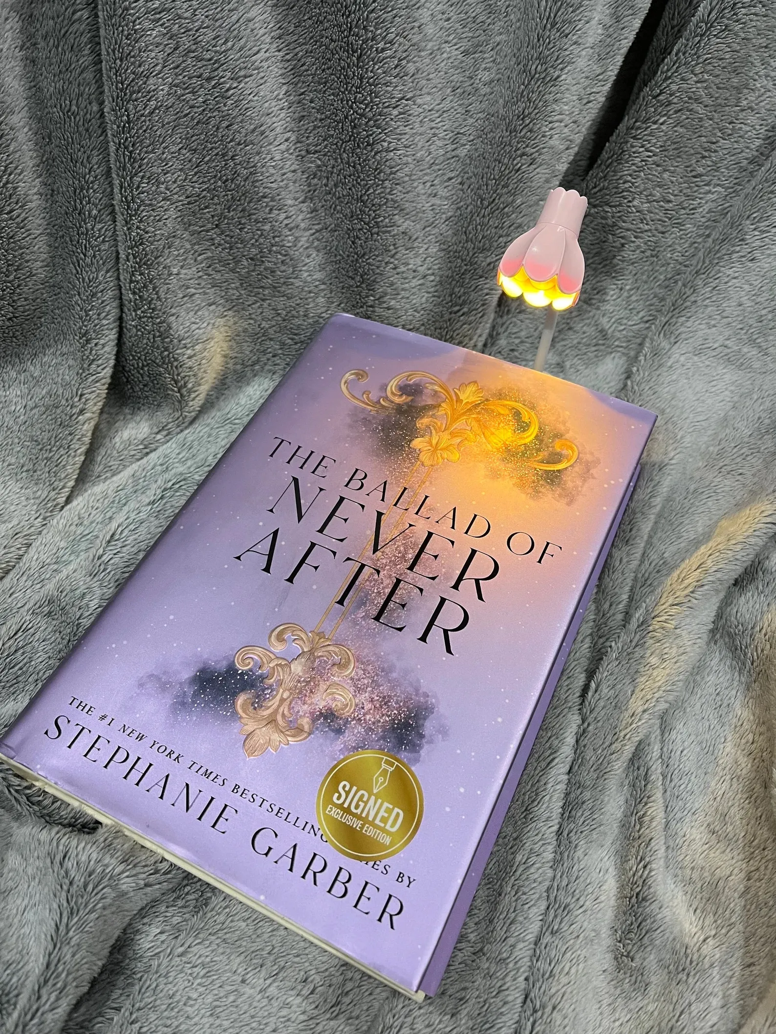 pastel flower reading lamp
