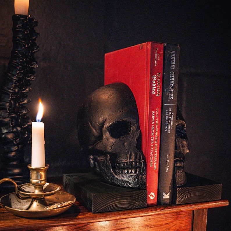 Skull bookend